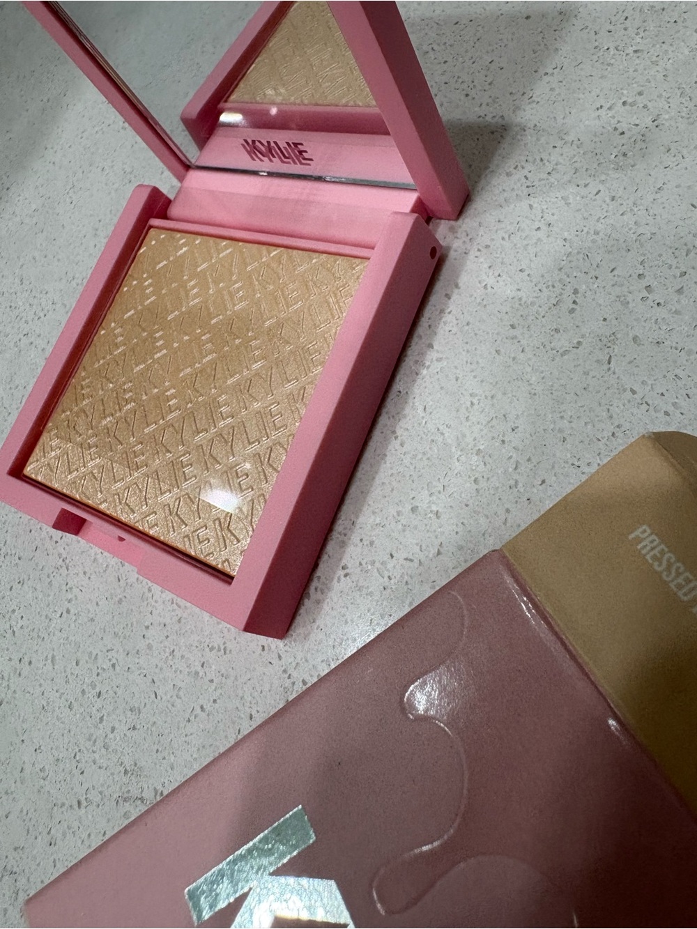 KYLIE COSMETICS kylighter illuminating powder - Picture 10 of 10